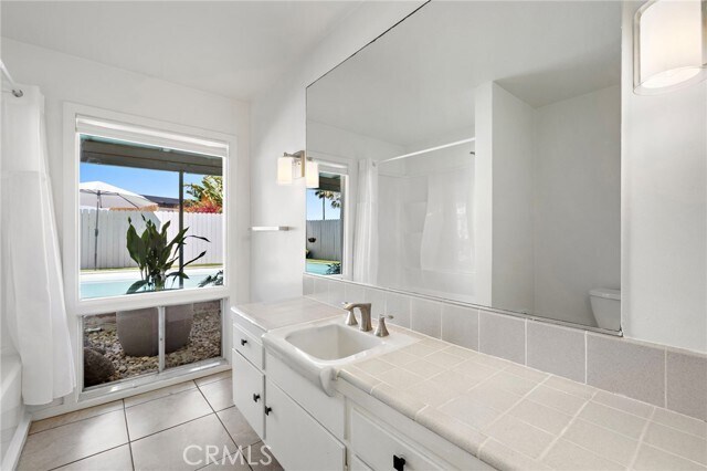 Building Photo - 2120 Temple Hills Dr