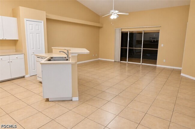 Building Photo - 610 SW 47th St