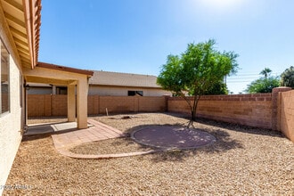 Building Photo - 11187 W Almeria Rd