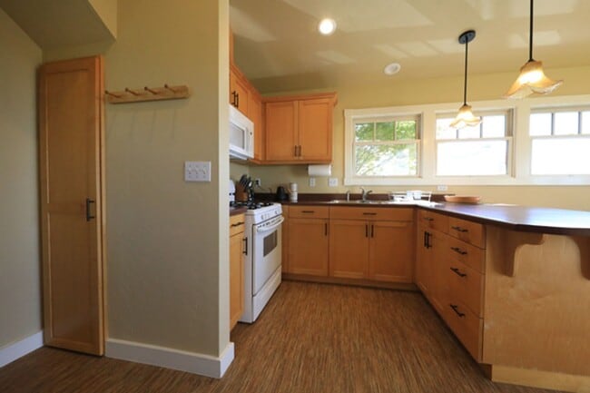 Building Photo - Furnished Studio overlooking Arcata, all utilities inluded