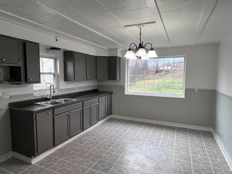 Kitchen - 205 S 17th St