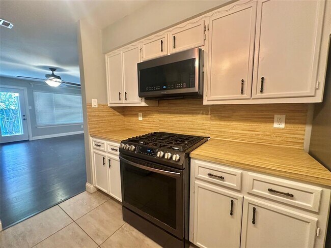 Building Photo - 11407 Bristle Oak Trail