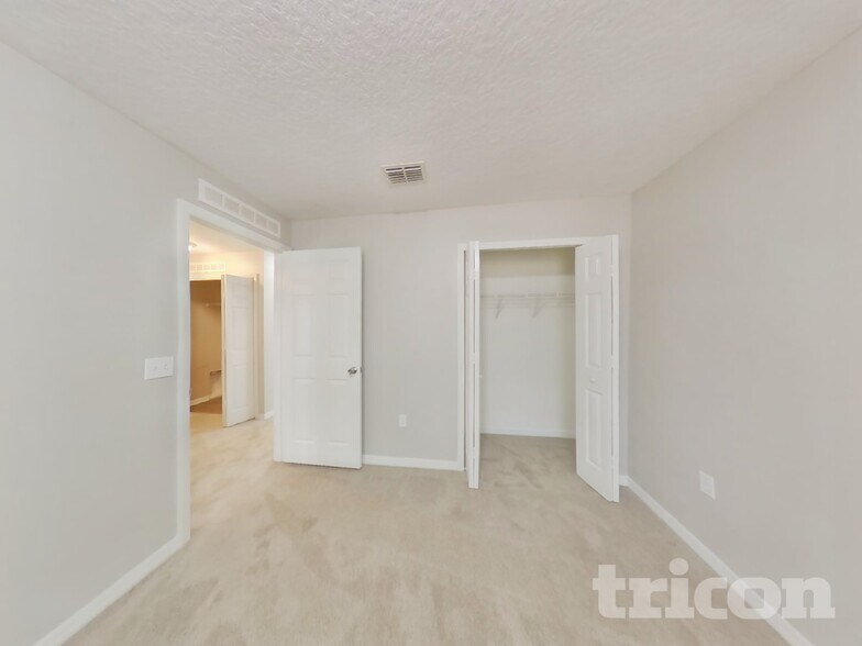 Building Photo - 11960 Cherry Creek Rd