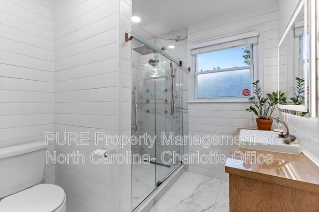 Building Photo - 1638 Academy St