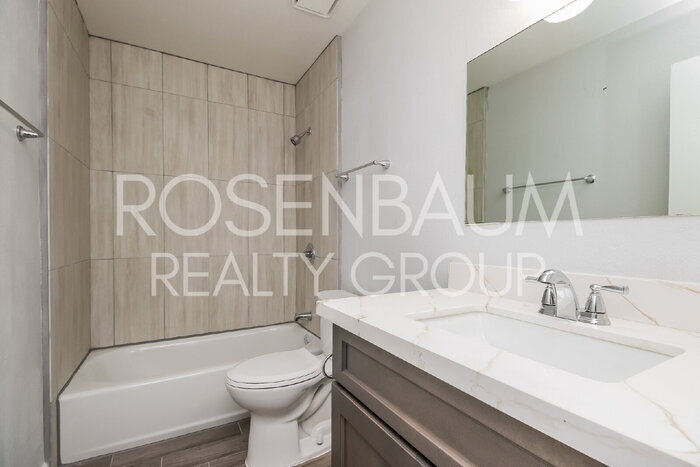 Building Photo - 1050 W University Dr