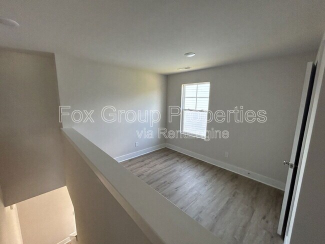 Building Photo - 115 Silverwood Ct