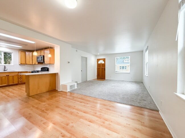 Building Photo - 5521 Brooklyn Ave NE