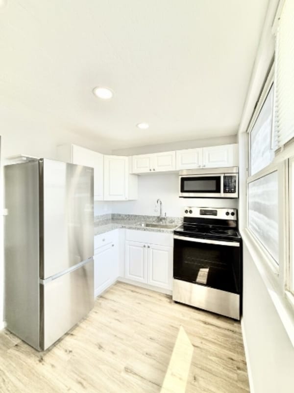 Building Photo - 80 146th Ave