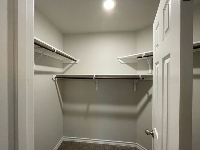 Building Photo - Town home for rent