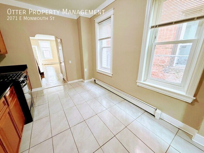 Building Photo - 2071 E Monmouth St