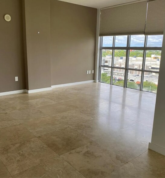 Building Photo - 3451 NE 1st Ave