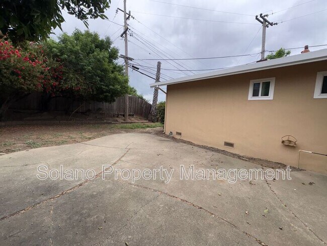 Building Photo - 1992 Oxford Dr