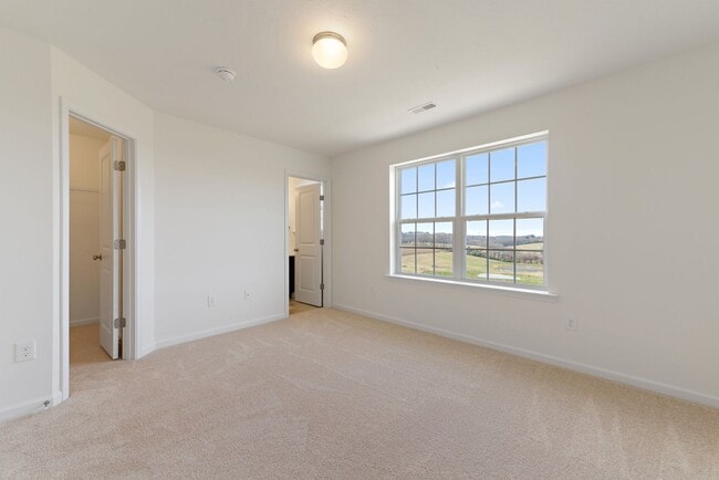 Building Photo - 3 Bedroom Townhome!