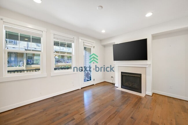 Building Photo - 3 BED & 3 BATH CONDO FOR RENT