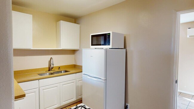 Building Photo - 1450 Cerrillos Rd