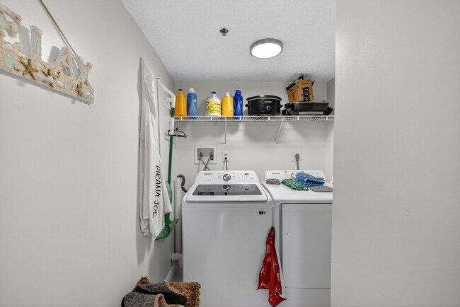 Building Photo - 2334 S Cypress Bend Dr