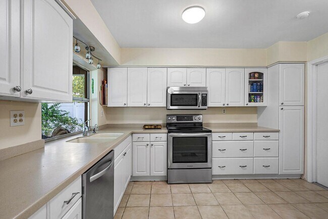 Building Photo - Beautiful Family Home in Boca Raton