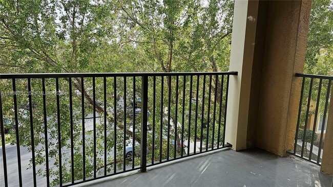 Building Photo - 8040 N Nob Hill Rd