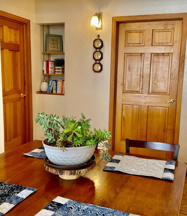 Building Photo - Charming 2-Bedroom Corner Lot Home with Be...