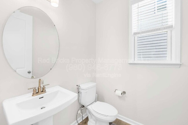 Building Photo - 104 Winterberry St