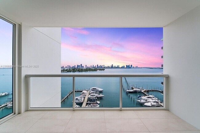 Building Photo - 1900 Sunset Harbour Dr