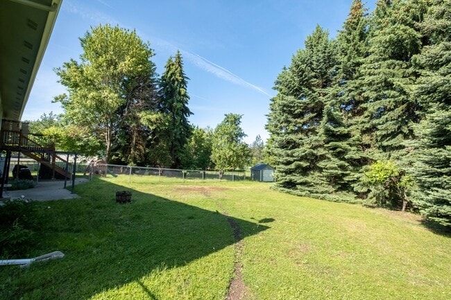 Building Photo - Large corner lot home in desirable Woodland Heights.