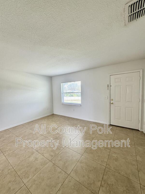 Building Photo - 2415 S Crystal Lake Dr