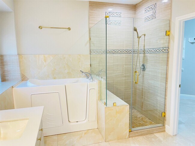 Building Photo - 6207 Harrison Ct