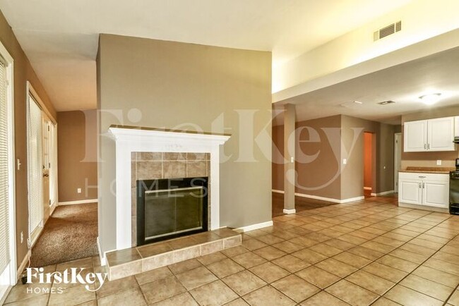 Building Photo - 3015 Kingsley Dr