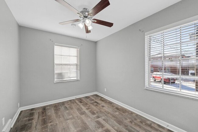 Building Photo - 5836 Sunshine Dr