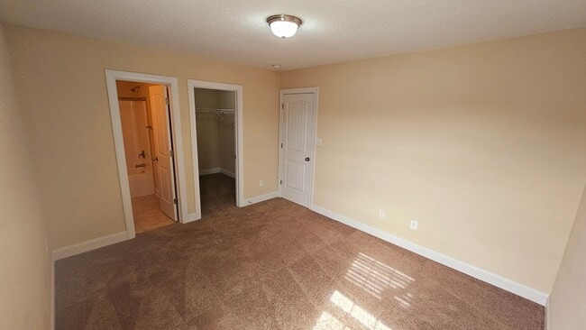 Building Photo - 4 BR 3.5 BA in Swansboro!