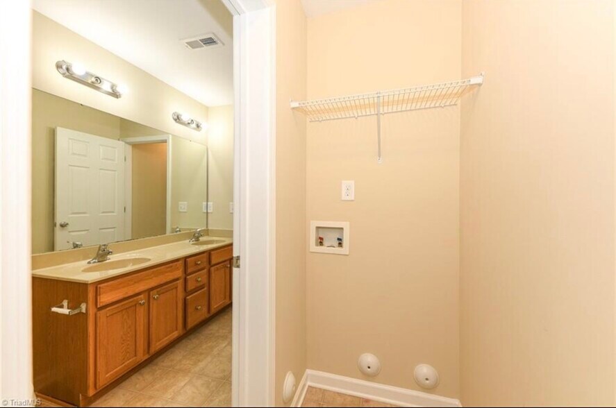 Building Photo - 636 Grasswren Way