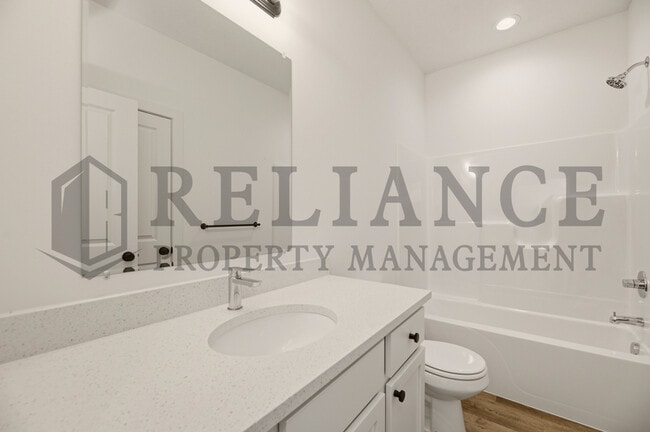 Building Photo - 5247 N Pinecrest Ct