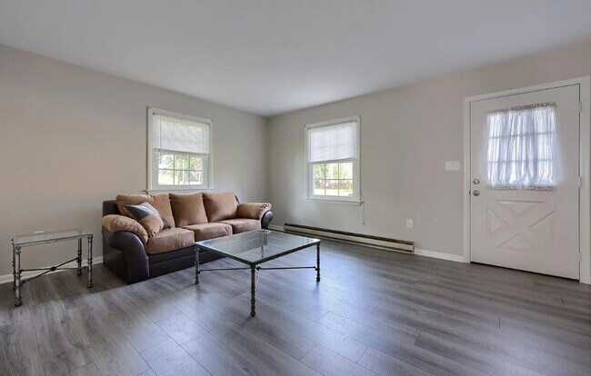 Building Photo - 131 Highview Dr