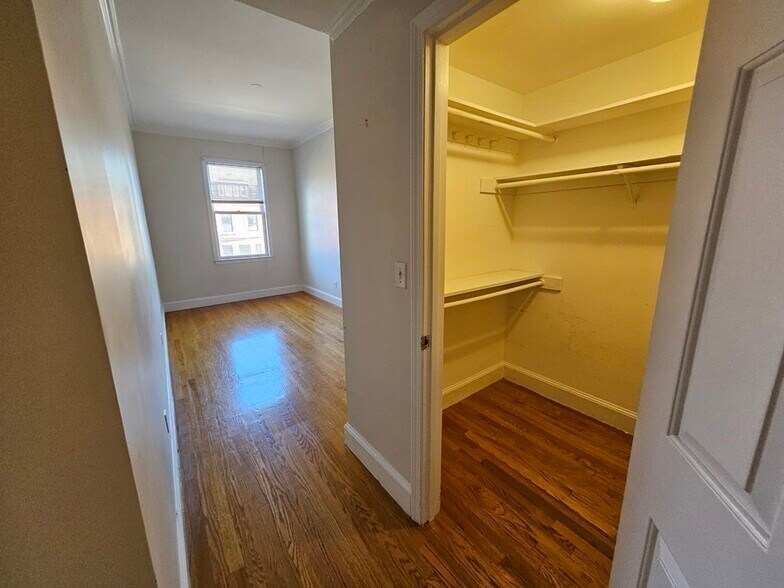 Building Photo - 182 Marlborough St