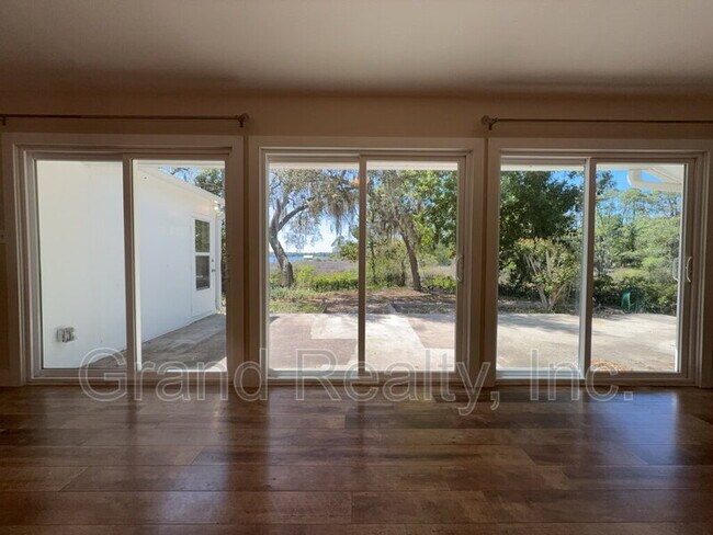 Building Photo - 7401 Bernadette Dr