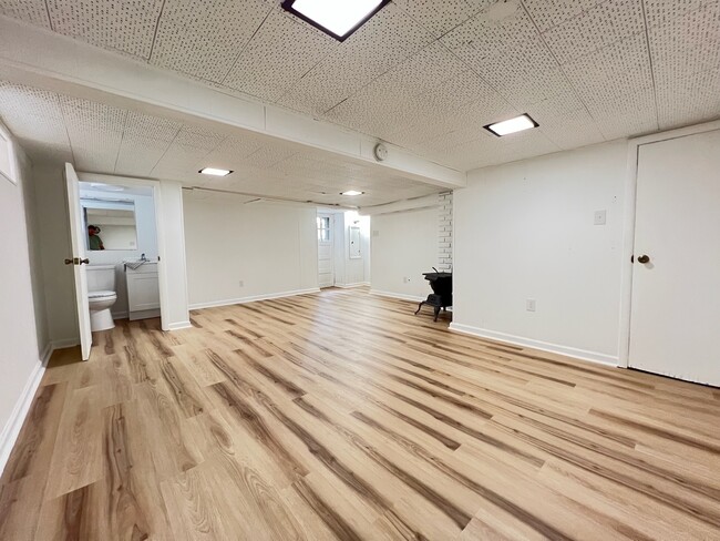 Building Photo - 900 N Clayton St