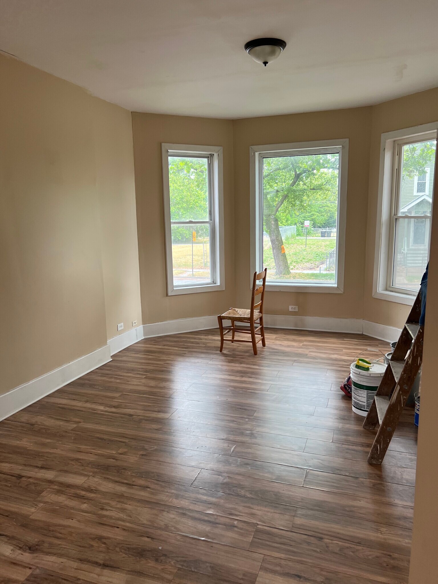 Livingroom - 5625 S Princeton Ave