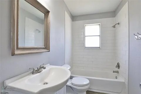 Building Photo - 2317 Glendale Dr