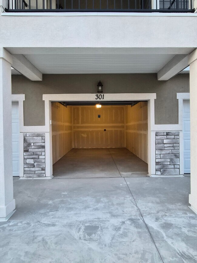 Building Photo - 693 S 4500 S