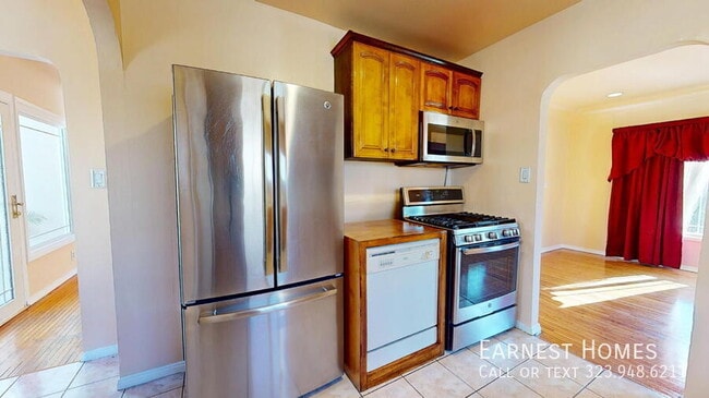 Building Photo - 517 E Chestnut St