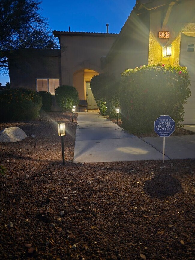 Building Photo - 3 Bedroom 2 Bath located in Mountain View DHS