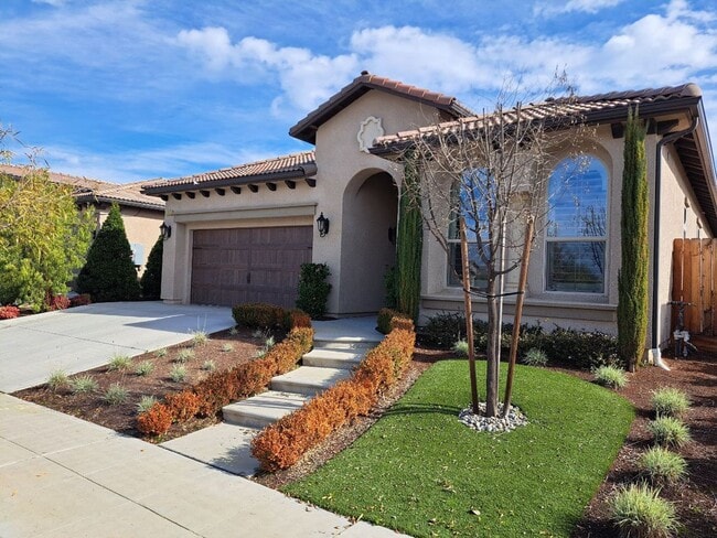 Building Photo - Beautiful 4 Bedroom Home In Clovis!