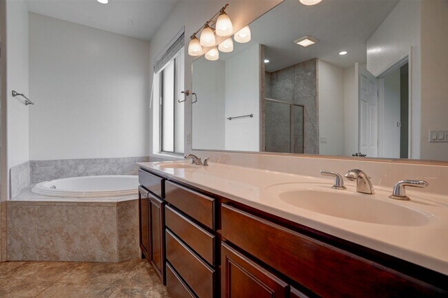 Building Photo - Large 4 bed, 3 bath home in Prescott for R...