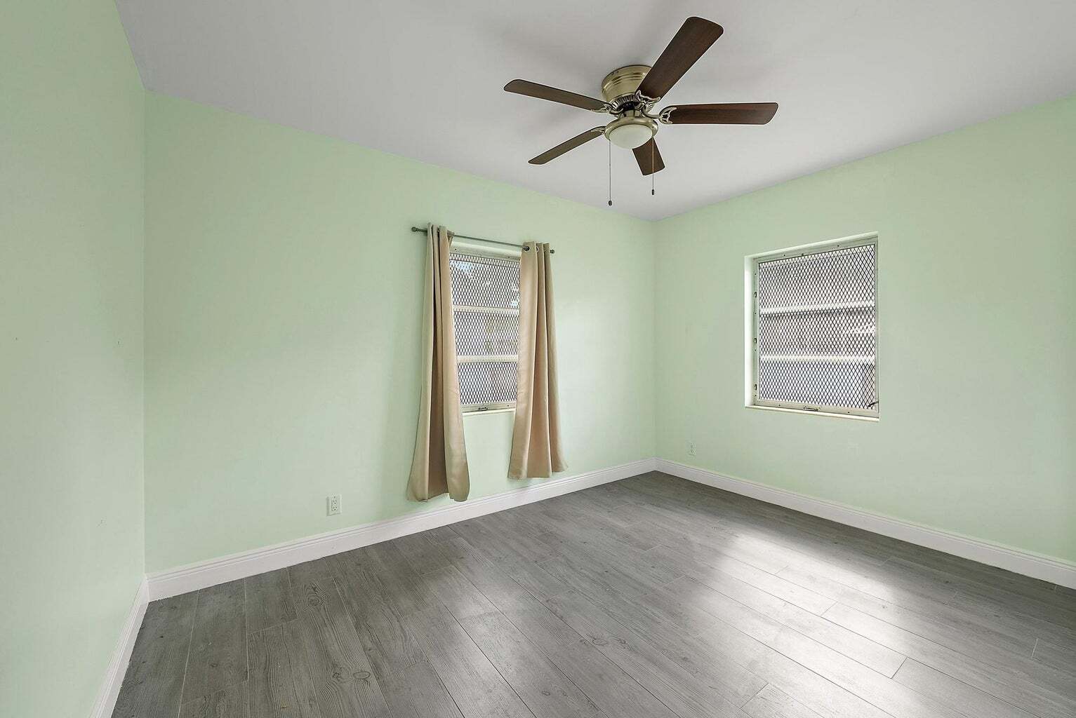 Building Photo - 135 E 28th St