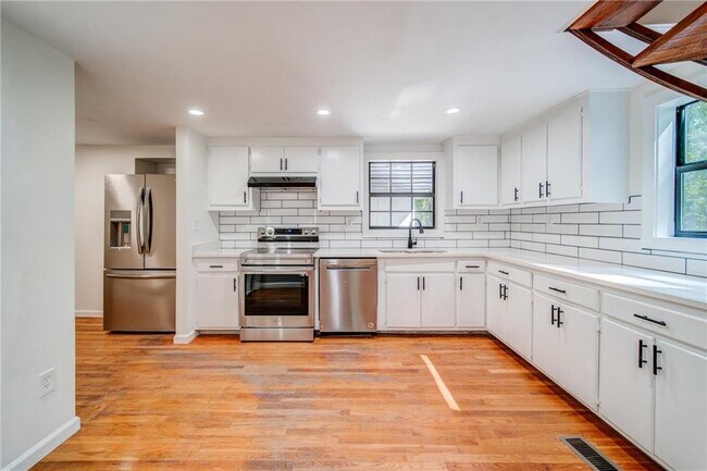 Building Photo - 5574 Hardscrabble Rd