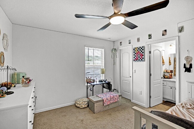 Building Photo - 2 bedroom 2.5 townhome in St. Johns for rent.