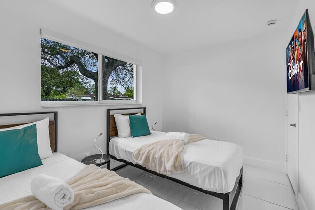 Building Photo - 7061 Coolidge St