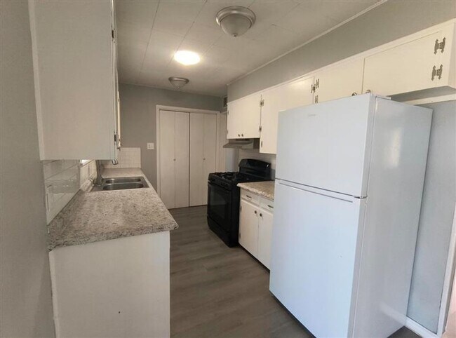 Building Photo - Charming 4 bedroom, 2 bath home AVAILABLE NOW!