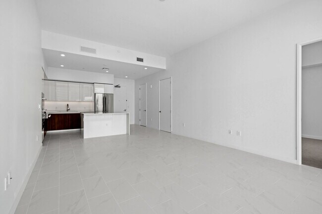 Building Photo - 400 Central Ave